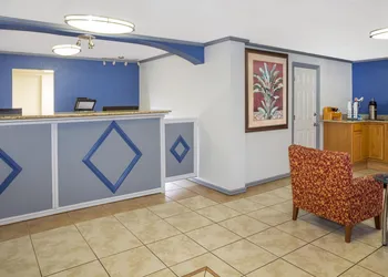 Travelodge by Wyndham Fort Myers North hotel thumbnail 3