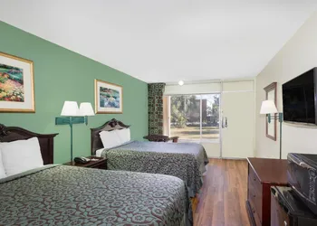 Travelodge by Wyndham Fort Myers North hotel thumbnail 8