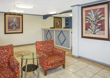 Travelodge by Wyndham Fort Myers/Cape Coral hotel thumbnail 2