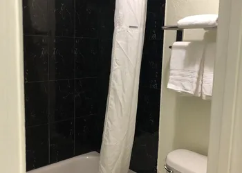 Travelodge by Wyndham Fort Myers/Cape Coral hotel thumbnail 4