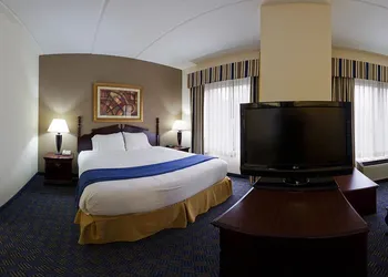 Holiday Inn Express Hotel & Suites by IHG hotel thumbnail 4