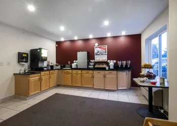 Red Roof Inn Clifton Park hotel thumbnail 2