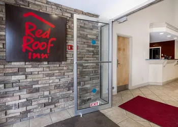 Red Roof Inn Clifton Park hotel thumbnail 3