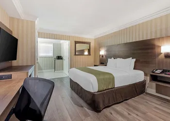 Quality Inn & Suites Anaheim Maingate hotel thumbnail 6