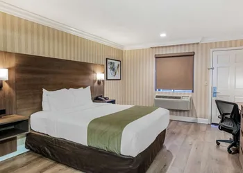 Quality Inn & Suites Anaheim Maingate hotel thumbnail 7