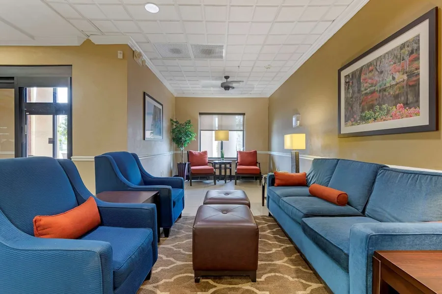 Comfort Suites Savannah North I-95 hotel detail image 2