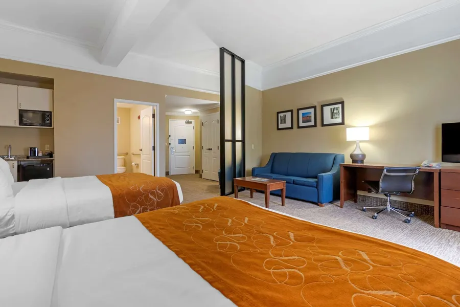 Comfort Suites Savannah North I-95 hotel detail image 6
