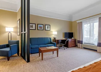 Comfort Suites Savannah North I-95 hotel thumbnail 5