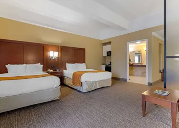 Comfort Suites Savannah North I-95 hotel thumbnail 7