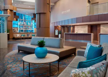 Vancouver Marriott Pinnacle Downtown hotel thumbnail 2