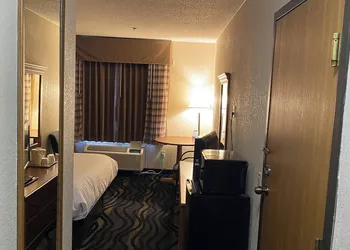 Baymont by Wyndham Logan hotel thumbnail 8