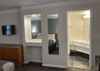 Budget Host Inn- Medical Center hotel thumbnail 3