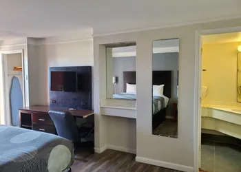 Budget Host Inn- Medical Center hotel thumbnail 6