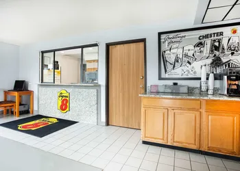 Super 8 by Wyndham Chester/Richmond Area hotel thumbnail 3