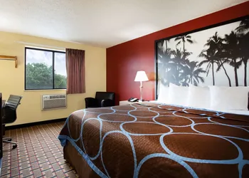 Super 8 by Wyndham Chester/Richmond Area hotel thumbnail 5