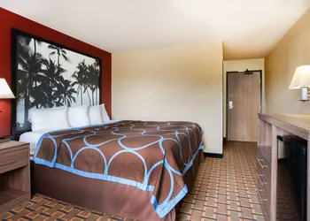 Super 8 by Wyndham Chester/Richmond Area hotel thumbnail 7