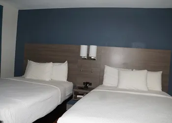 Baymont by Wyndham Kingdom City hotel thumbnail 4