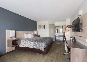 Econo Lodge Greenville near University hotel thumbnail 5