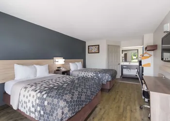 Econo Lodge Greenville near University hotel thumbnail 8