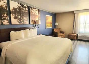 Days Inn by Wyndham Rosenberg hotel thumbnail 8