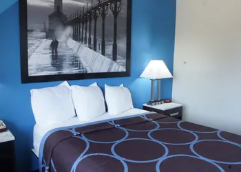 Quality Inn Elkhart hotel thumbnail 3