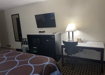 Quality Inn Elkhart hotel thumbnail 8