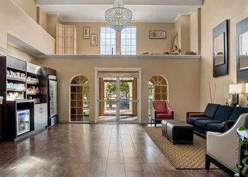 Quality Suites Irving-Las Colinas hotel thumbnail 2