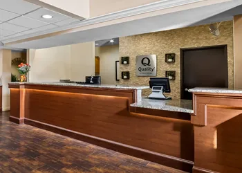 Quality Suites Irving-Las Colinas hotel thumbnail 3