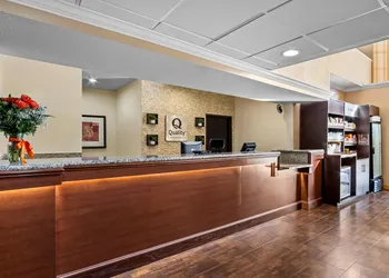 Quality Suites Irving-Las Colinas hotel thumbnail 4