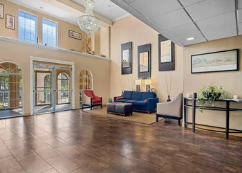 Quality Suites Irving-Las Colinas hotel thumbnail 5