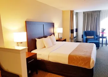 Quality Suites Irving-Las Colinas hotel thumbnail 7