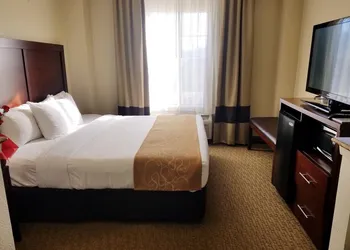 Quality Suites Irving-Las Colinas hotel thumbnail 8