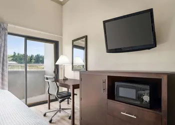 Baymont by Wyndham Monterey Park hotel thumbnail 6