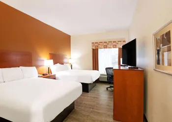 Baymont by Wyndham Savannah I-95 hotel thumbnail 6