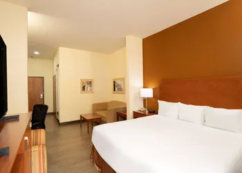 Baymont by Wyndham Savannah I-95 hotel thumbnail 7