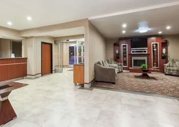 Travelodge by Wyndham Sylmar CA hotel thumbnail 2