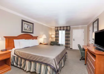 Travelodge by Wyndham Sylmar CA hotel thumbnail 4