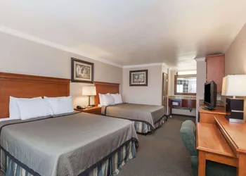 Travelodge by Wyndham Sylmar CA hotel thumbnail 5