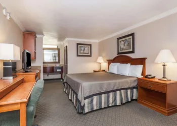 Travelodge by Wyndham Sylmar CA hotel thumbnail 6