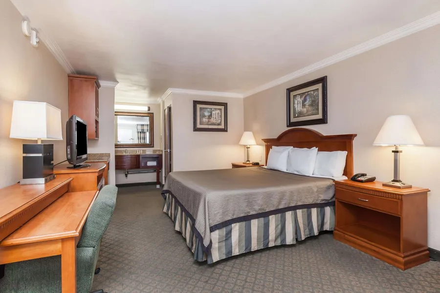 Travelodge by Wyndham Sylmar CA hotel detail image 6