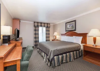 Travelodge by Wyndham Sylmar CA hotel thumbnail 7