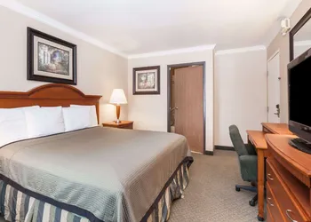 Travelodge by Wyndham Sylmar CA hotel thumbnail 8