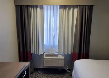 Comfort Inn & Suites Pacific - Auburn hotel thumbnail 6