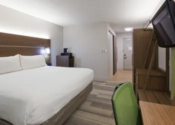 Holiday Inn Express & Suites Minneapolis – West End by IHG hotel thumbnail 7