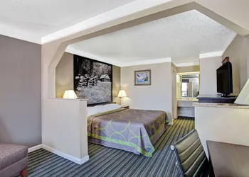 Super 8 by Wyndham Knoxville East hotel thumbnail 6