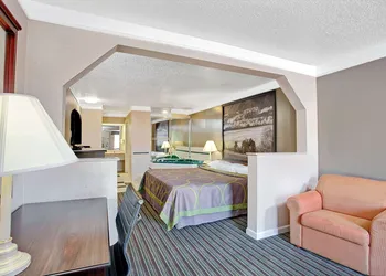 Super 8 by Wyndham Knoxville East hotel thumbnail 8
