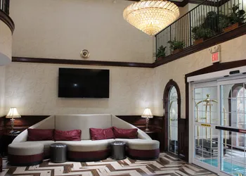 Quality Suites NYC Gateway hotel thumbnail 2