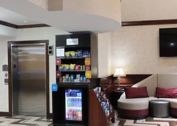 Quality Suites NYC Gateway hotel thumbnail 3