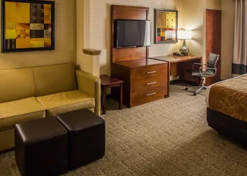Quality Suites NYC Gateway hotel thumbnail 8