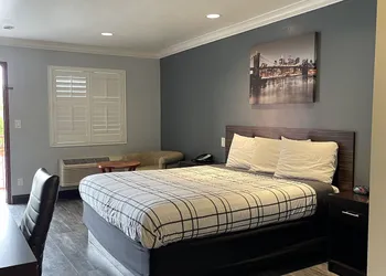 La Casa Inn hotel thumbnail 4